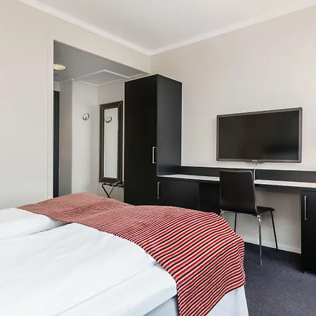 Quality Airport Vaernes Hotell 4*